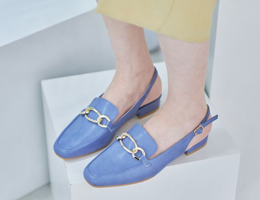  세미스퀘어앞코 체인 4cm 로퍼 슬링백