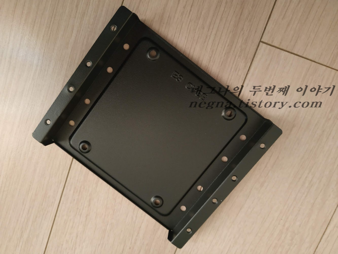 저장장치 브래킷.