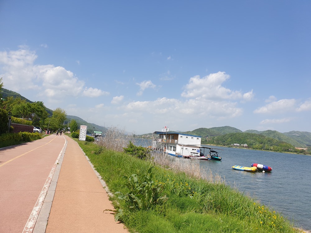 북한강변-수상스키징