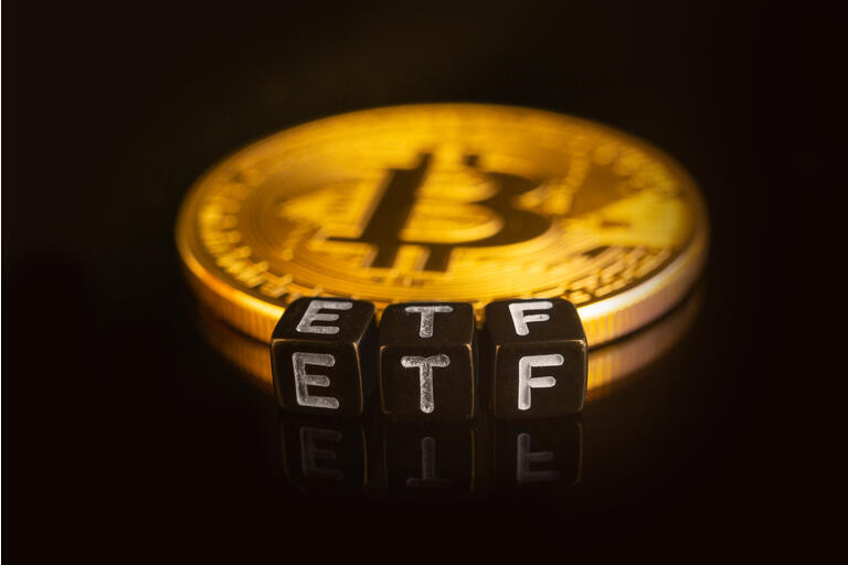  2021년 10월 15일 월스트리트(Wall Street) 헤드라인뉴스, SEC 빠르면 월요일 비트코인-퓨쳐스 ETF 승인할 수 있다, 연방 대배심은 MAX 테스트에 연루된 전직 보잉 조종사 기소, 중국 규제 강화에 마이..