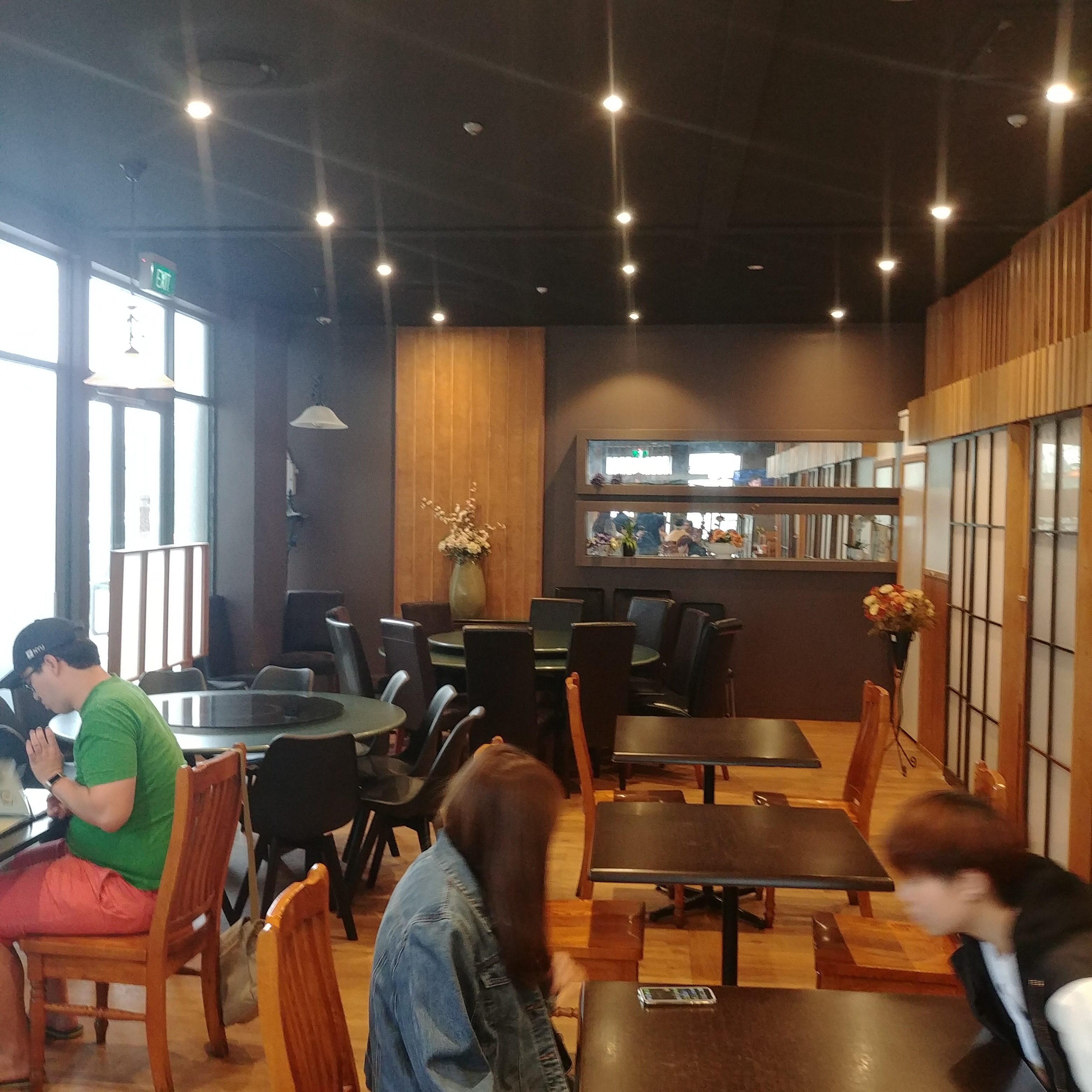 에렌 엘리 Eden Alley Korean Restaurant and Karaoke