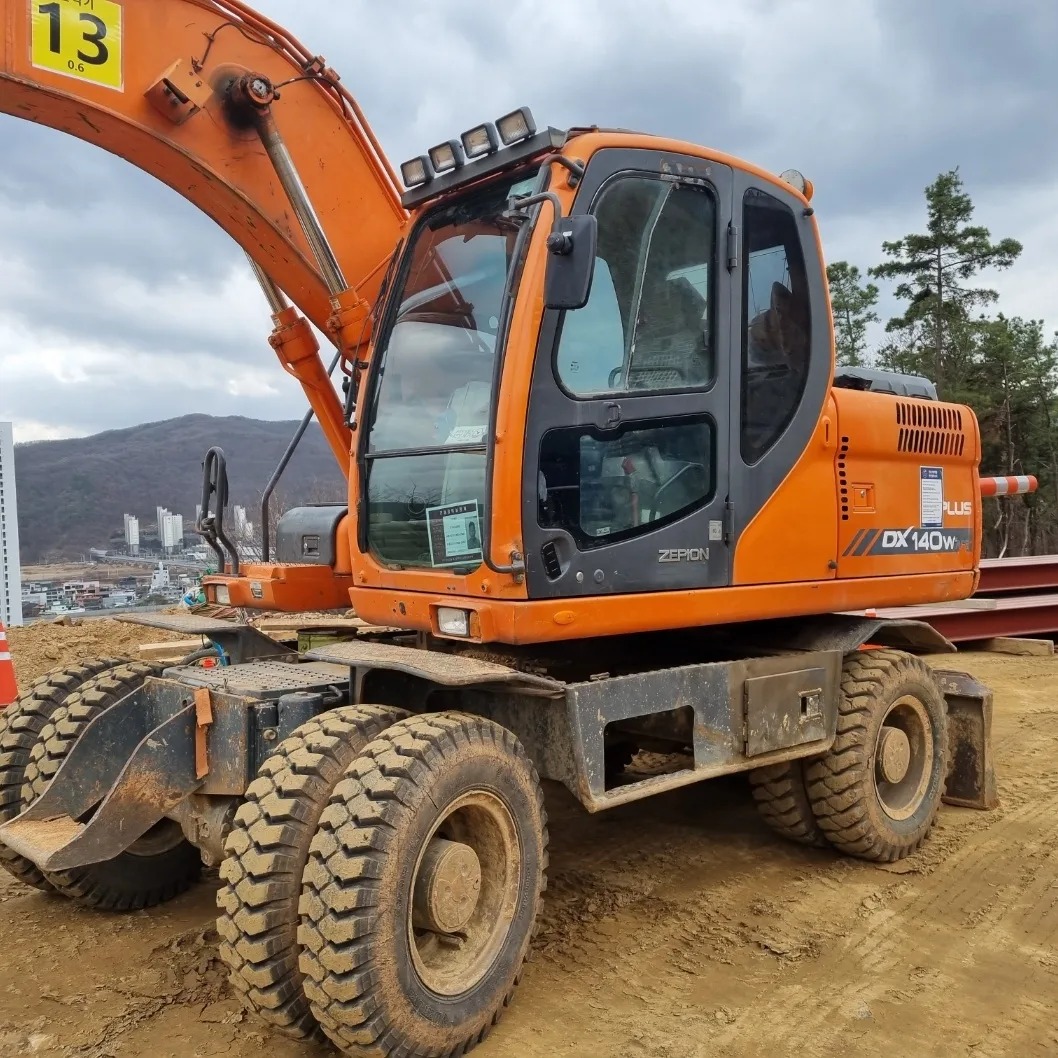  두산 DX140W 2014년식 5850만원 판매합니다.
