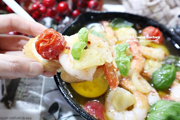 새우 감바스를 만드는 방법은 감바스 알 아질요 새우이다. 10