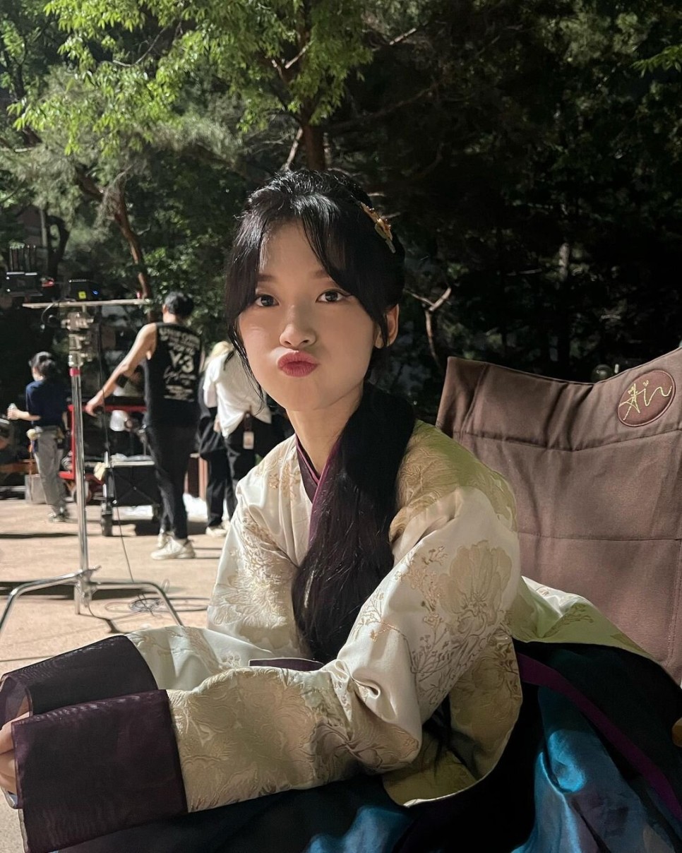 오마이걸 아린 한복 인스타그램 셀카 사진