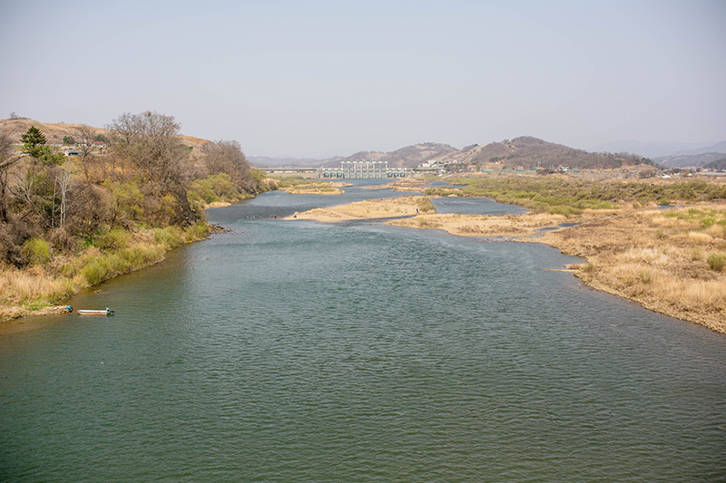 북삼교에서 바라본 임진강과 군남댐.