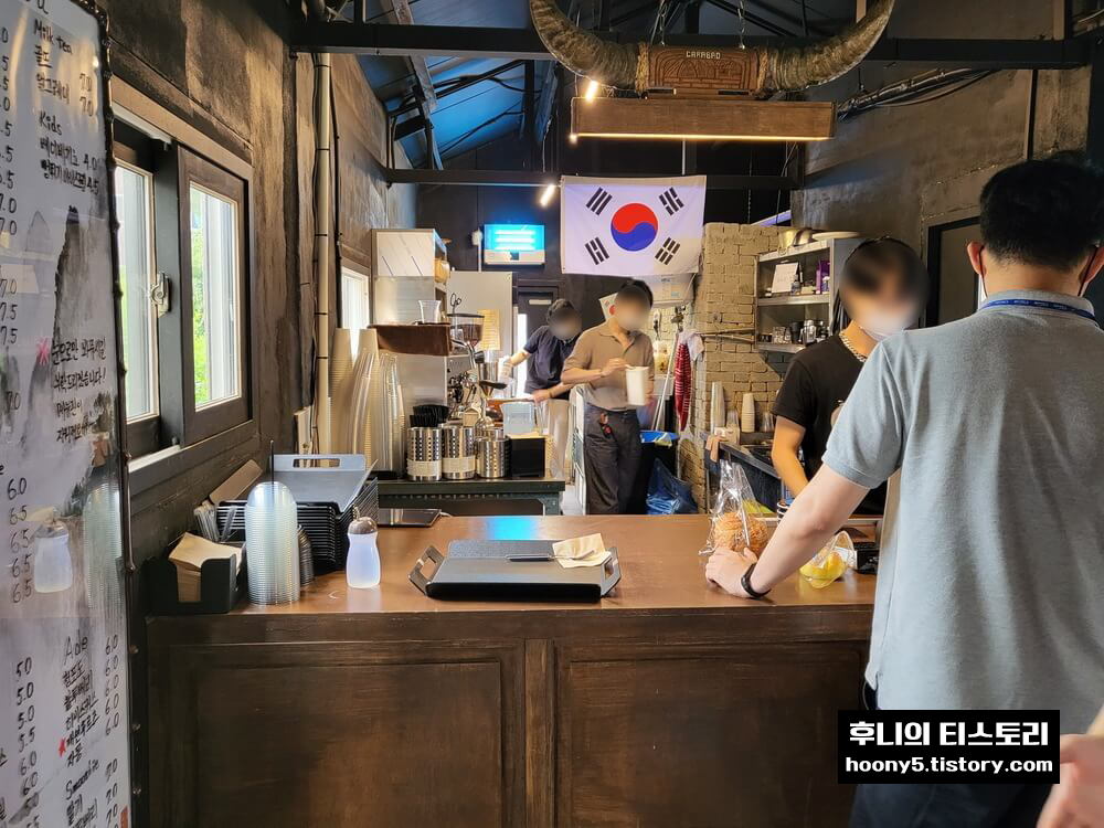 매주리 커피 주문하는 모습(부엌 모습)