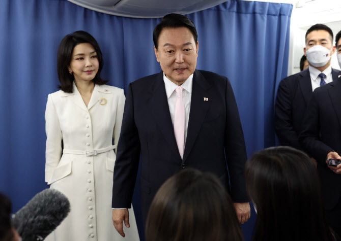  비선 논란에 '영어 능통' 해명..변희재 "스페인이 영어권 국가냐"
