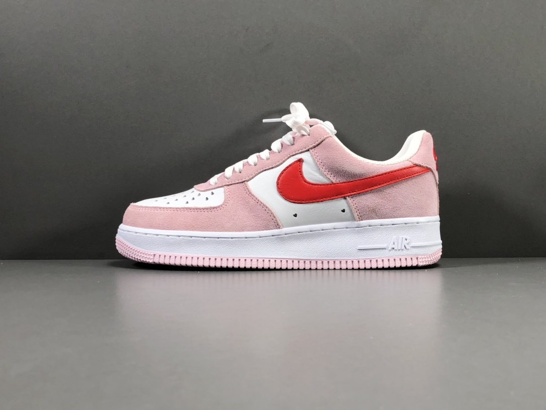  [NIKE] GOD 나이키 에어포스1 '07 QS 발렌타인 데이 Valentine·s Day DD03384-600