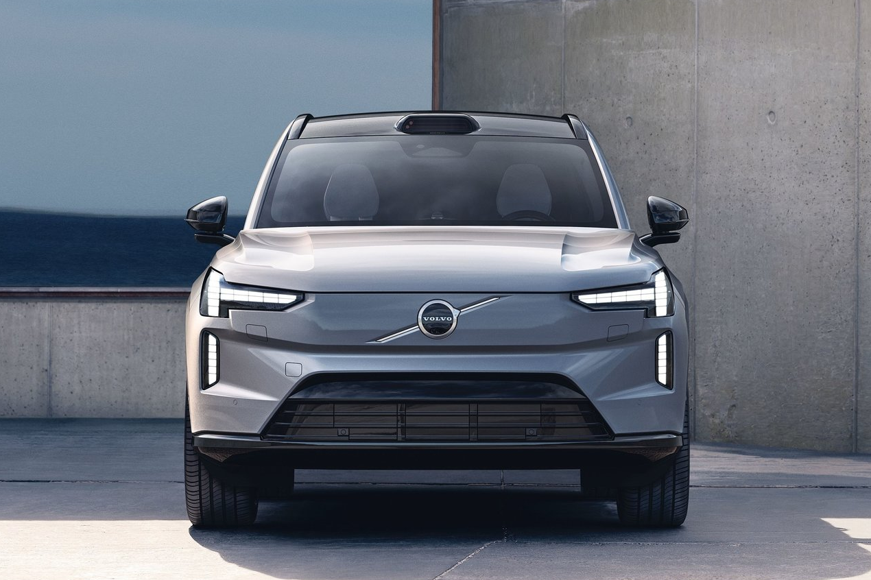 전기 플래그십 SUV '볼보 EX90'…한국, 2023년 하반기 공시 4