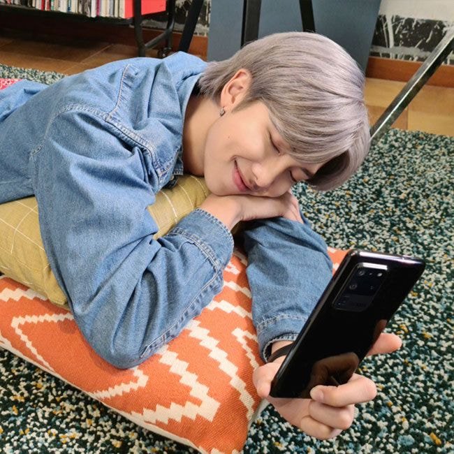  삼성 공식 홈페이지에 올라온 방탄소년단 멤버 개인 사진