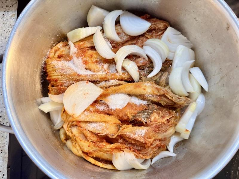 삼겸살로 만드는 김치찜, 설탕