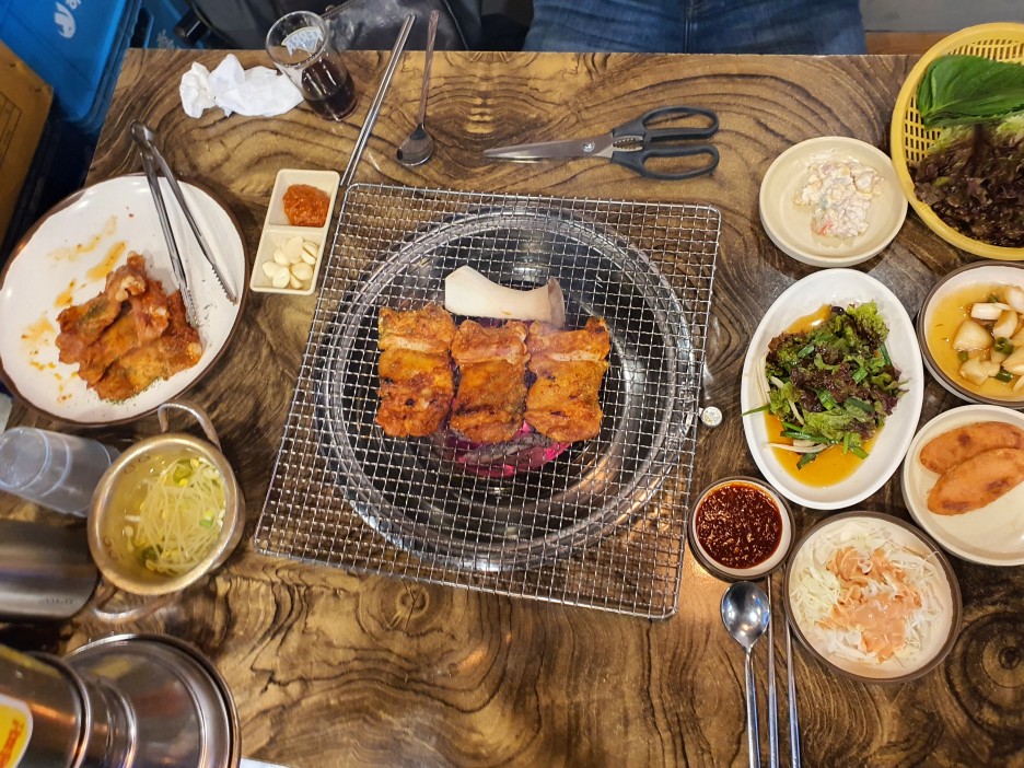 신고집숯불닭갈비 이미지