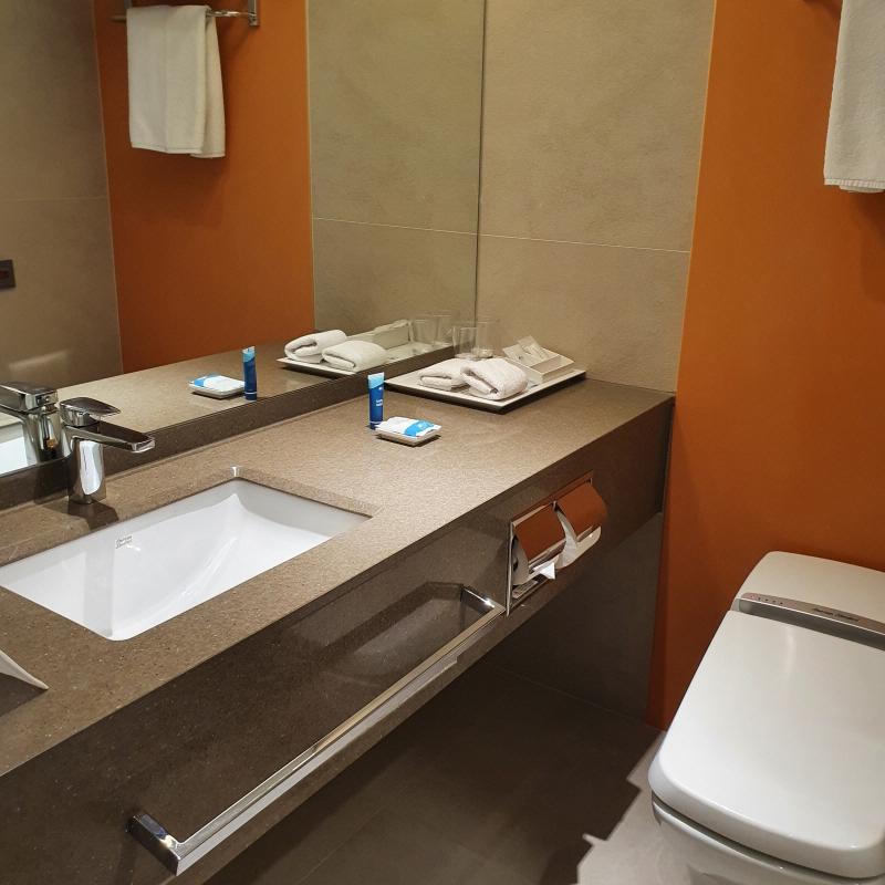 명동 알로프트 호텔 객실 화장실