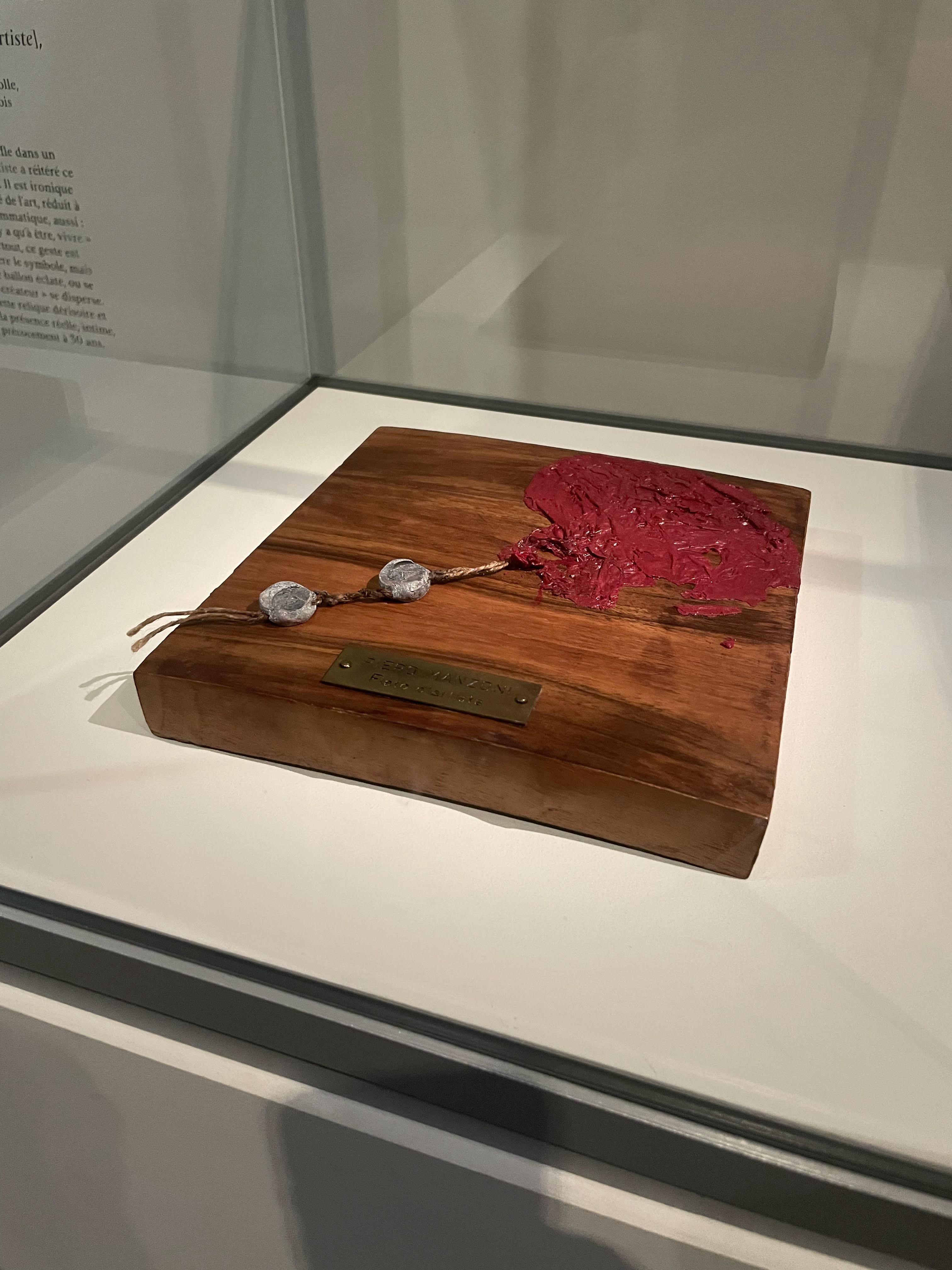 사물들, 루브르박물관 전시회, 40