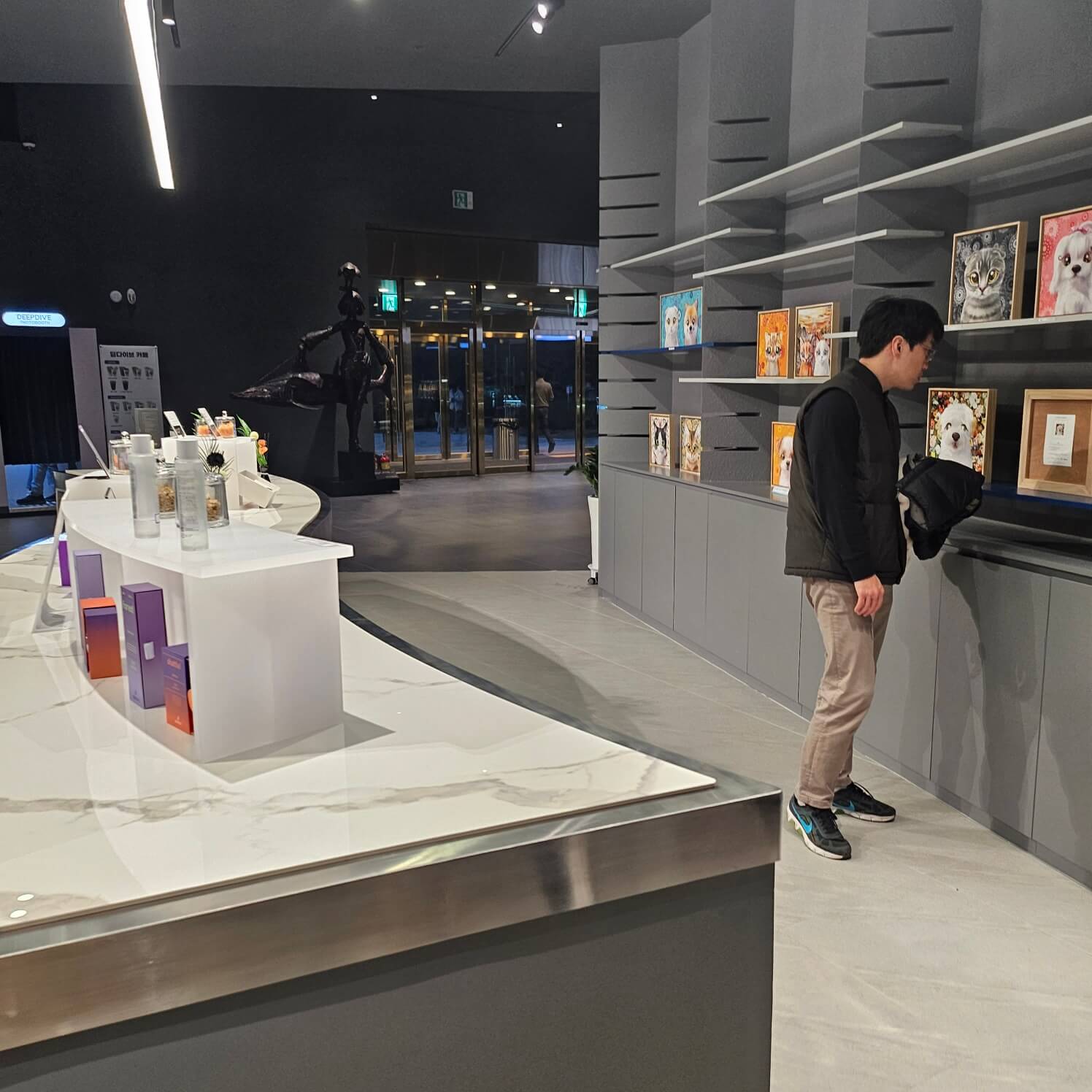 딥다이브-기념품샵