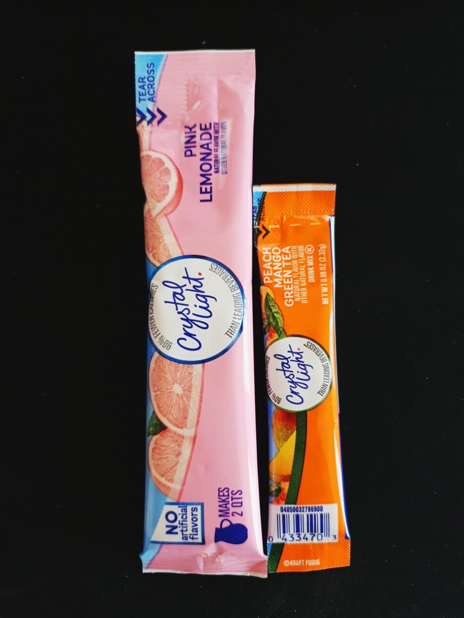 핑크레모네이드와 피치망고 그린티 크기 비교