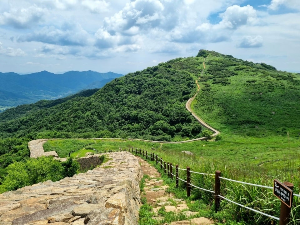 화왕산성 둘레길을 돌면서 가장 마음에 들었던 뷰 포인트입니다.