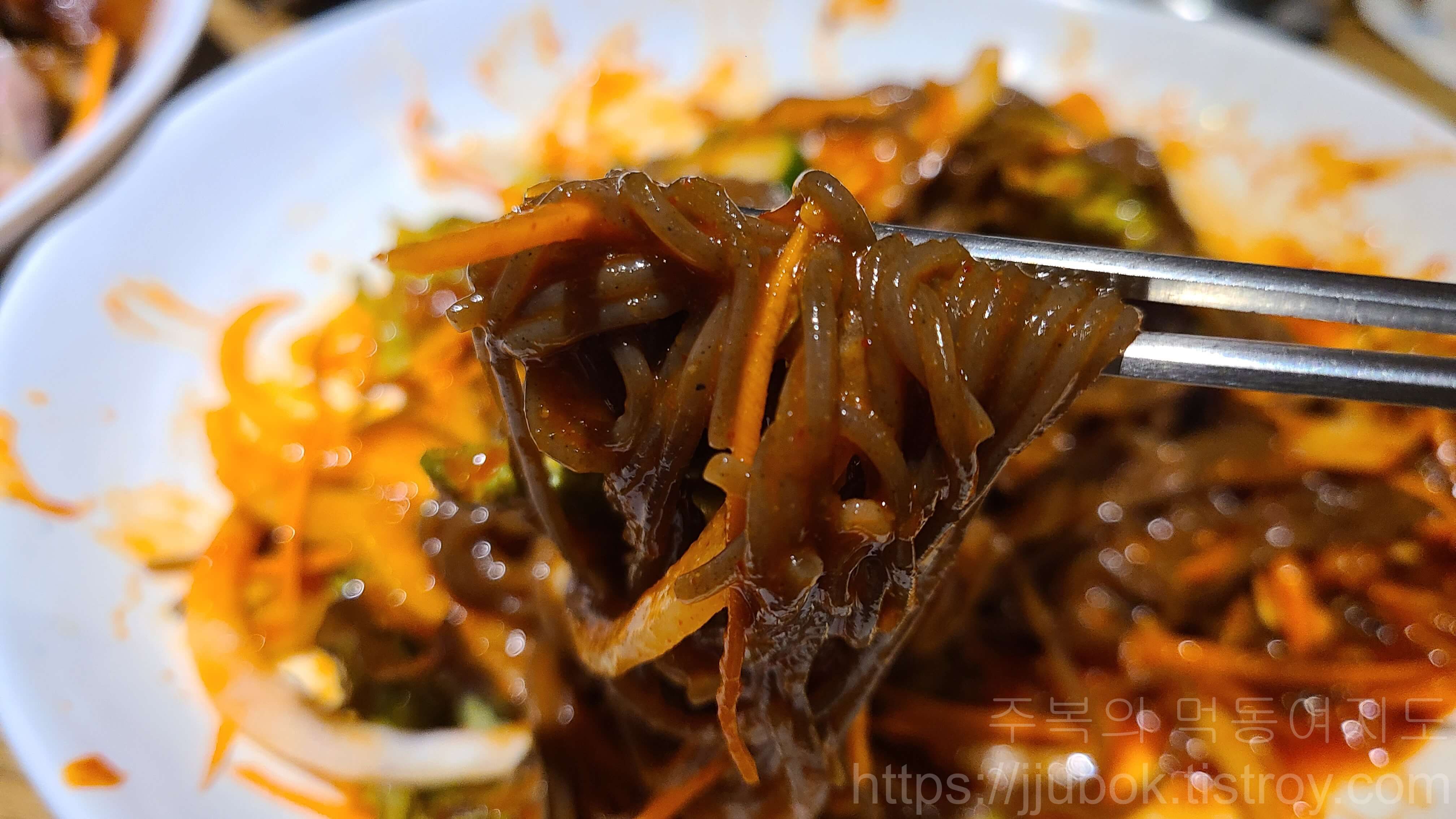 족이맛있는-사또족발-쟁반국수-맛