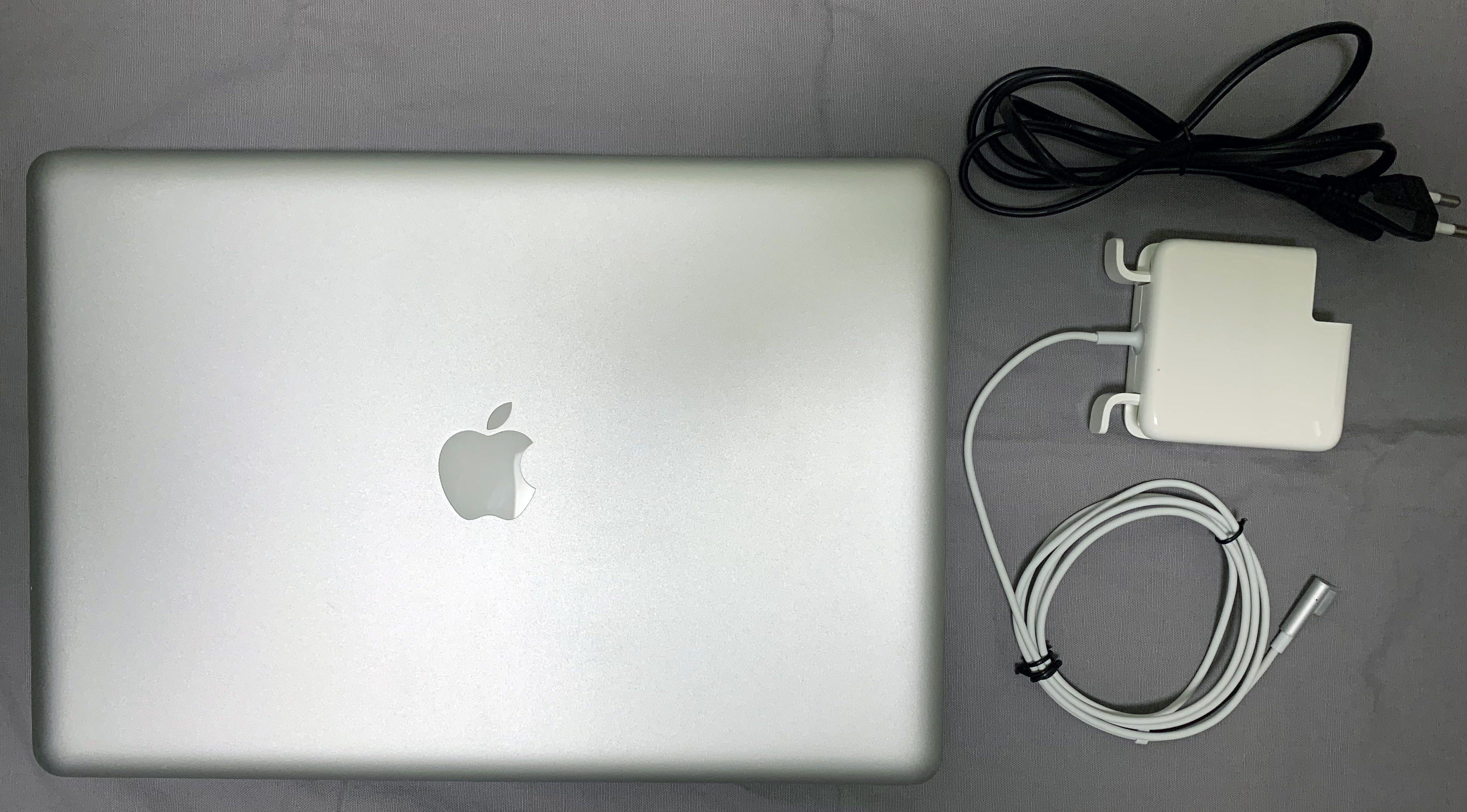 Apple MacBook Pro (15-inch&#44; Mid 2010)