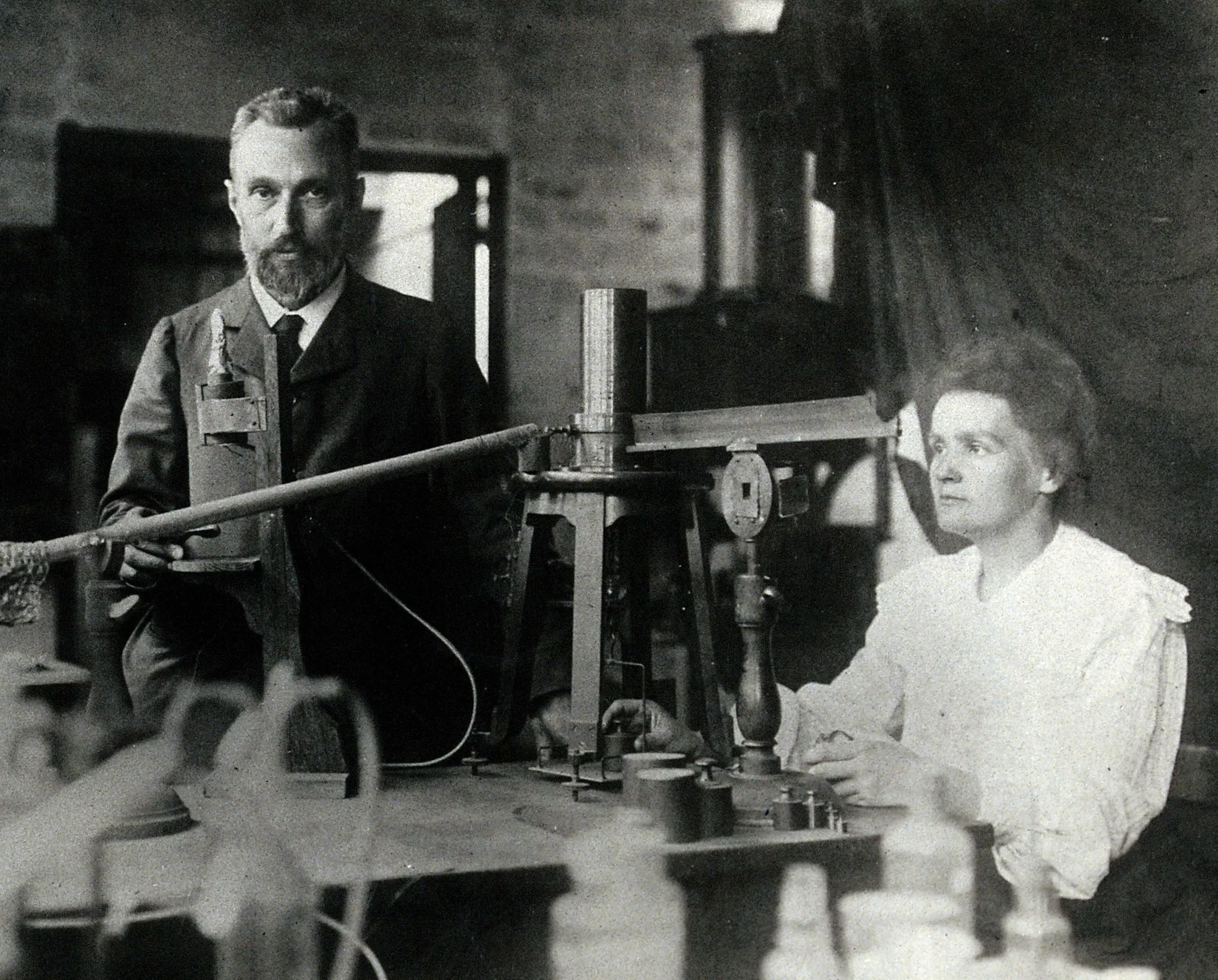 Pierre and Marie Curie 피에르 퀴리와 마리 퀴리, 파리의 연구실