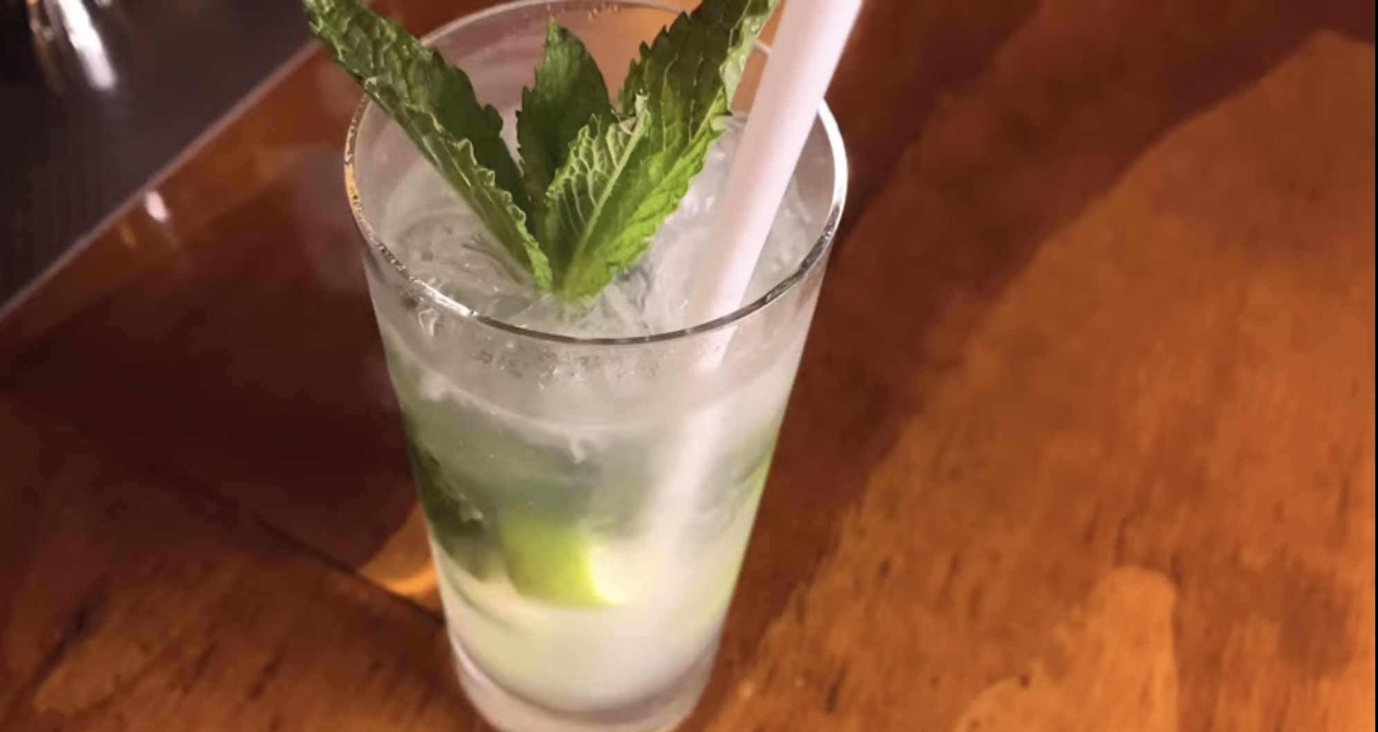  모히토 럼(rum)베이스의 상큼한 클래식 칵테일