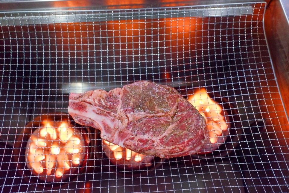 숯불에 구워도 맛있는 또마호크 스테이크 구이 11