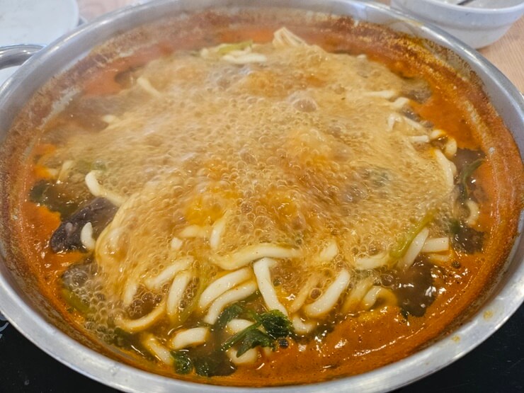 가성비 맛집&#44; &#39;얼크니손칼국수&#39;