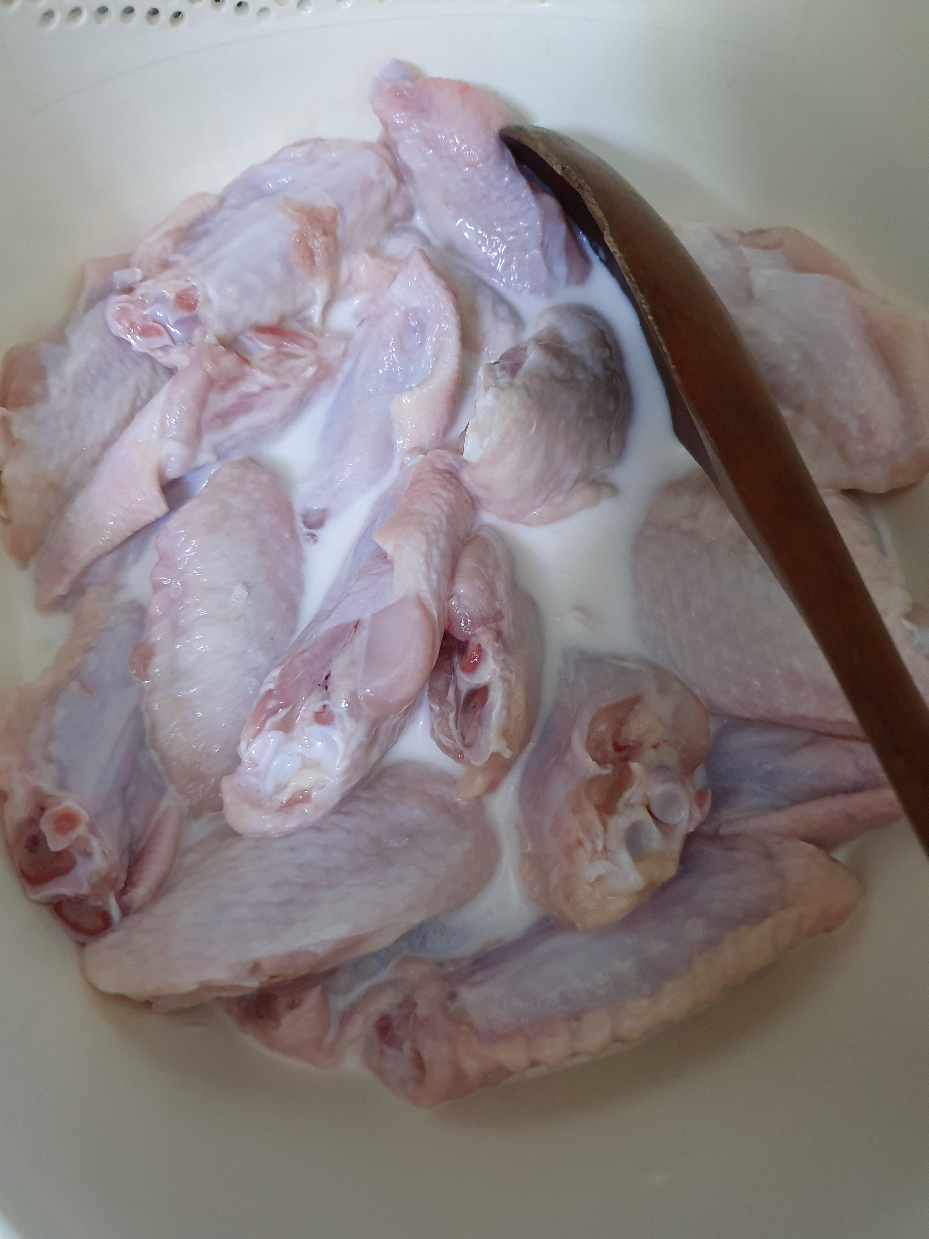  애들은 닭날개튀김~