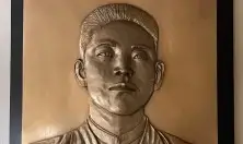  송혜교·서경덕, 대만 한국 학교에 조명하 의사 부조 기증