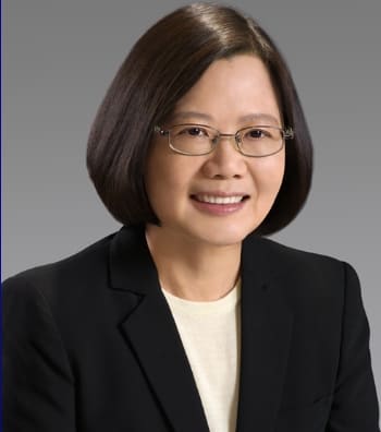  대만에 모든 면에서 추월 당하게 생긴 한국...문 5년이 만들어내