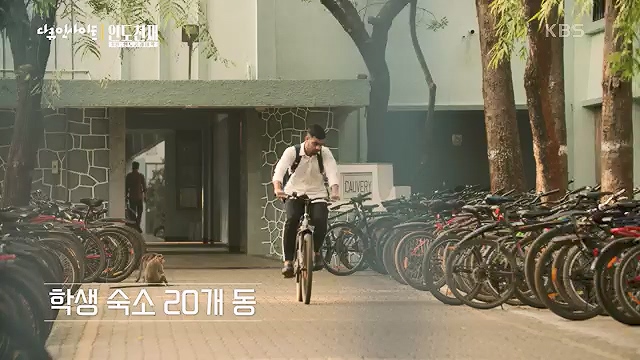 다큐 인사이트 - KBS인도 천재 - 1부 인도공과대학] 인도의 인구는 중국을 추월해 인구 1위 국가로 올라섰다.ts_20230508_202101.199.jpg