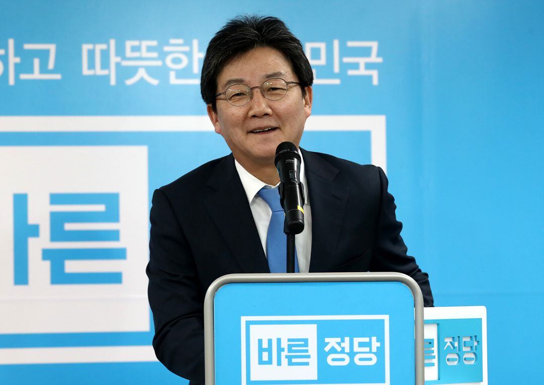 유승민 전 의원 국민의힘 잔류 및 총선 불출마 선언... 입맛만 다시는 이준석과 개혁신당 - 한 때 대권 꿈을 좀 꿔봤지만... 유승민 전 의원 국민의힘 잔류 및 총선 불출마 선언... 입맛만 다시는 이준석과 개혁신당 - 한 때 대권 꿈을 좀 꿔봤지만...