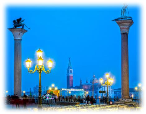 베네치아의 상징적인 성 마르코 광장