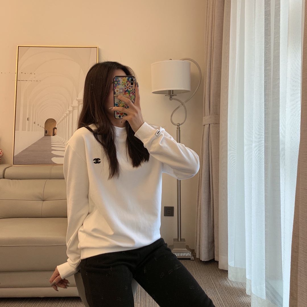  [CHANEL] 샤넬 CC 로고 스웨트 셔츠 맨투맨 티셔츠 (2 COLOR)