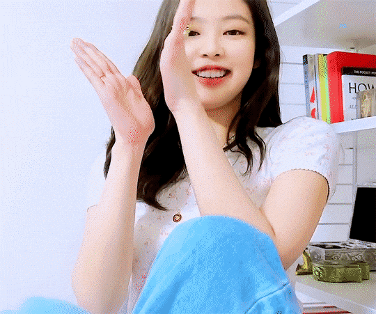한국 연예인들과 일본 여자,연예인들의 움짤 수정완료 ♡ 오너님이 지금 좋아하는 4
