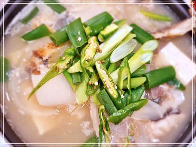  201회 식객 허영만 백반기행 태안 모항항 맛집 우럭젓국, 게국지, 꽃게탕 모델 이현이 게스트 왈츠 밥상 생굴무침, 열기구이, 볼락 생선구이, 꼬막무침 밑반찬 위치