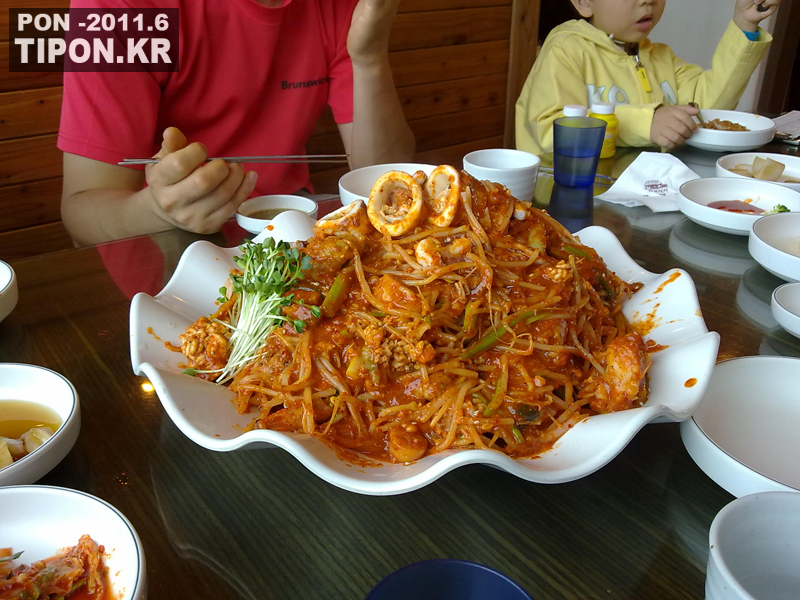 맛있어 보이는 푸짐한 해물찜