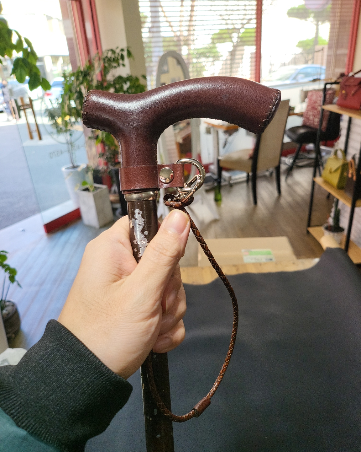  오래된 지팡이 저희가 명품같이 만들어 드렸습니다 [포항 오유가죽공방]