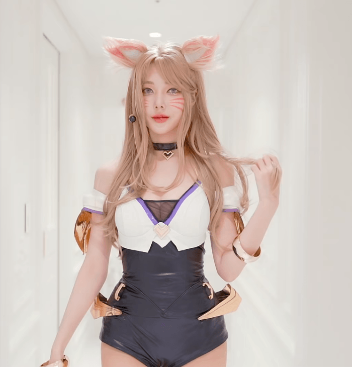  아리 코스프레한 BJ 아윤.gif