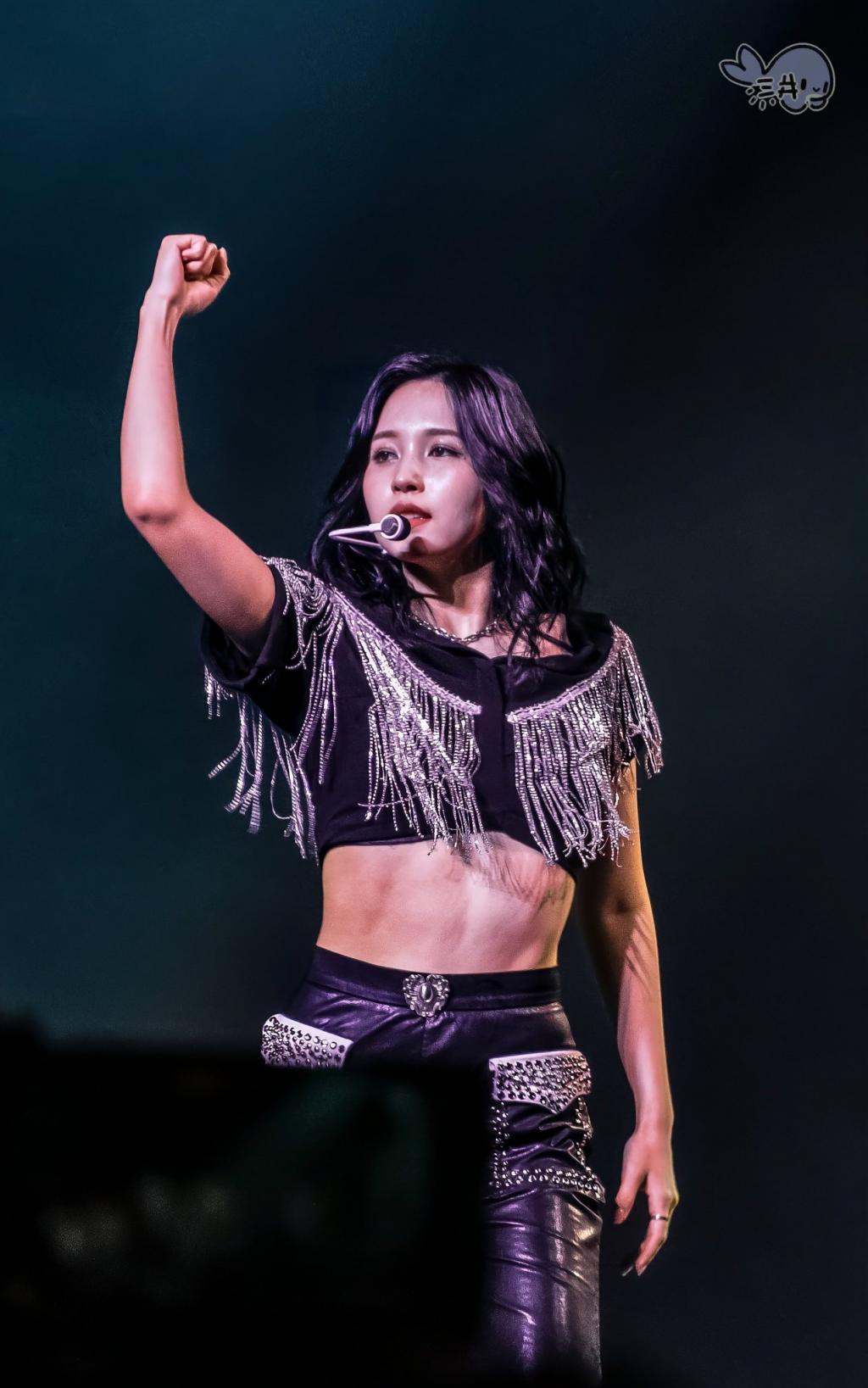  트와이스 미나 복근 피지컬 근황
