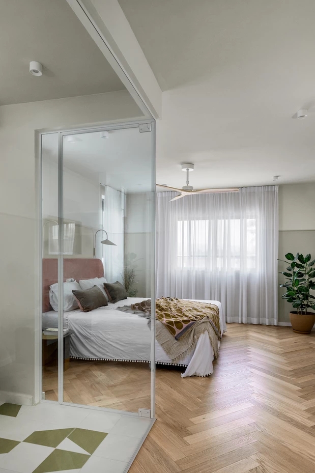 예쁜 거실 인테리어 천장 실링팬 설치한 스킵플로어 6