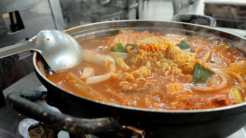  함바집 느낌의 서초동 식당, 파전나라