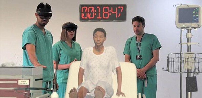  의사 간호사 교육용 홀로그램 시뮬레이션 세계 최초 개발 VIDEO:In World's First, UK Medical Students Use VR Headsets To Train On Holographic Patients