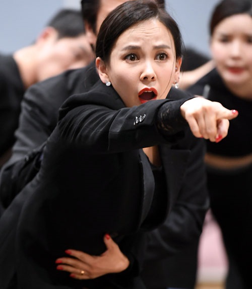  김지우 시카고 열연