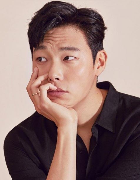 한 번 빠져들면 헤어 나올 수 없는 류준열, 외계+인 도사로 돌아왔다.