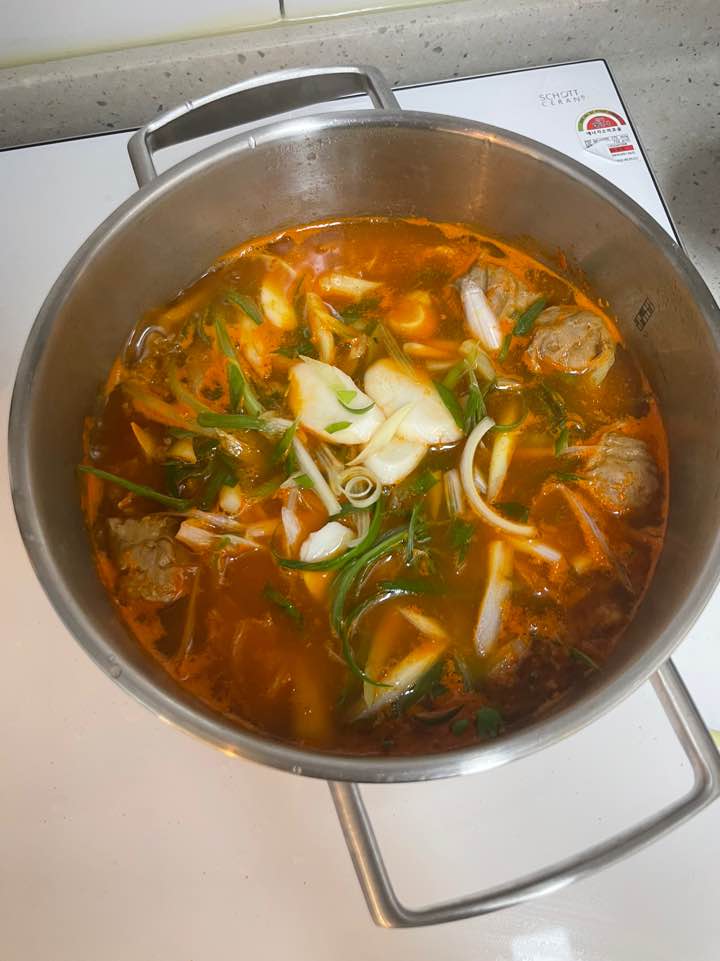 부대찌개 끓는 사진