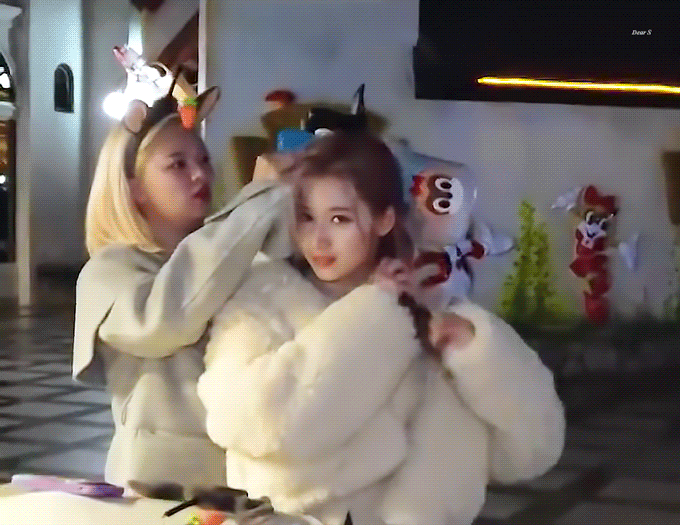 [연예] [움짤]         사나 지효 정연 트와이스 -  와이드섬