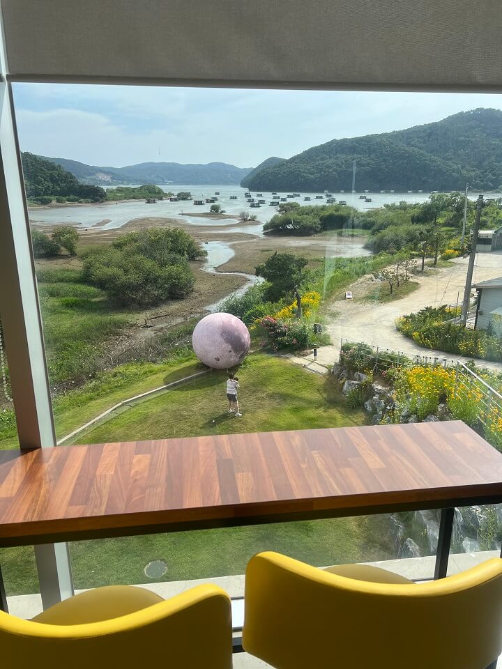 창-밖-풍경
