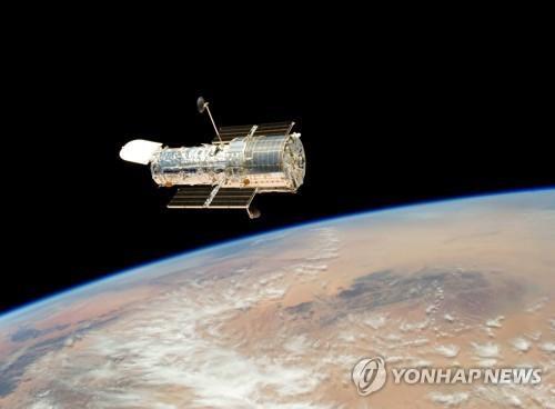  허블 망원경 복구 (노인 학대)