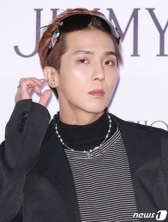 송민호 턱선